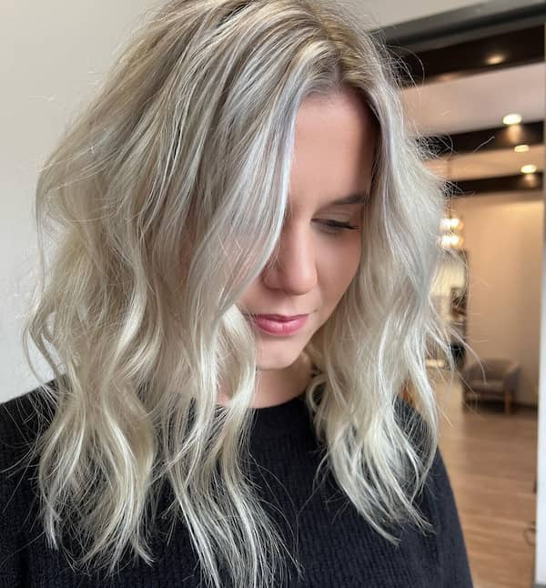 Layered Wavy Blonde Haircut